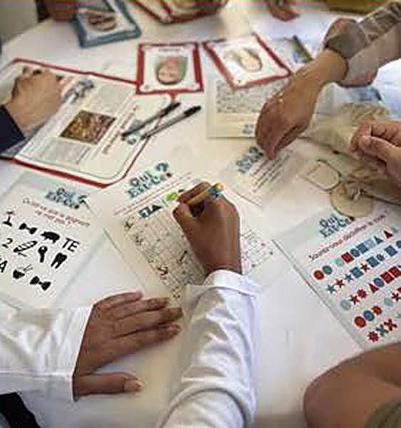 Participants d'un jeu d'enquête